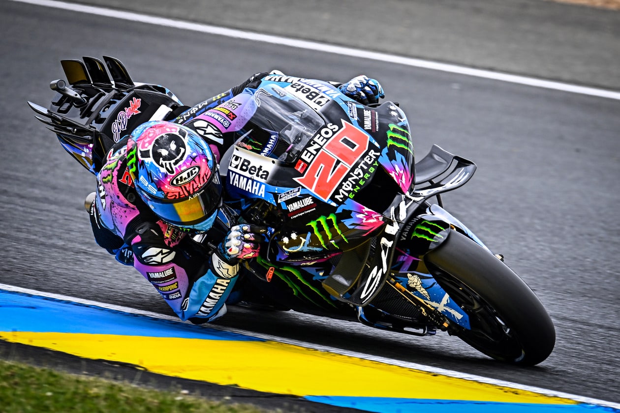 Quartararo in action with the special Le Mans suit and livery, 2024 MotoGP France